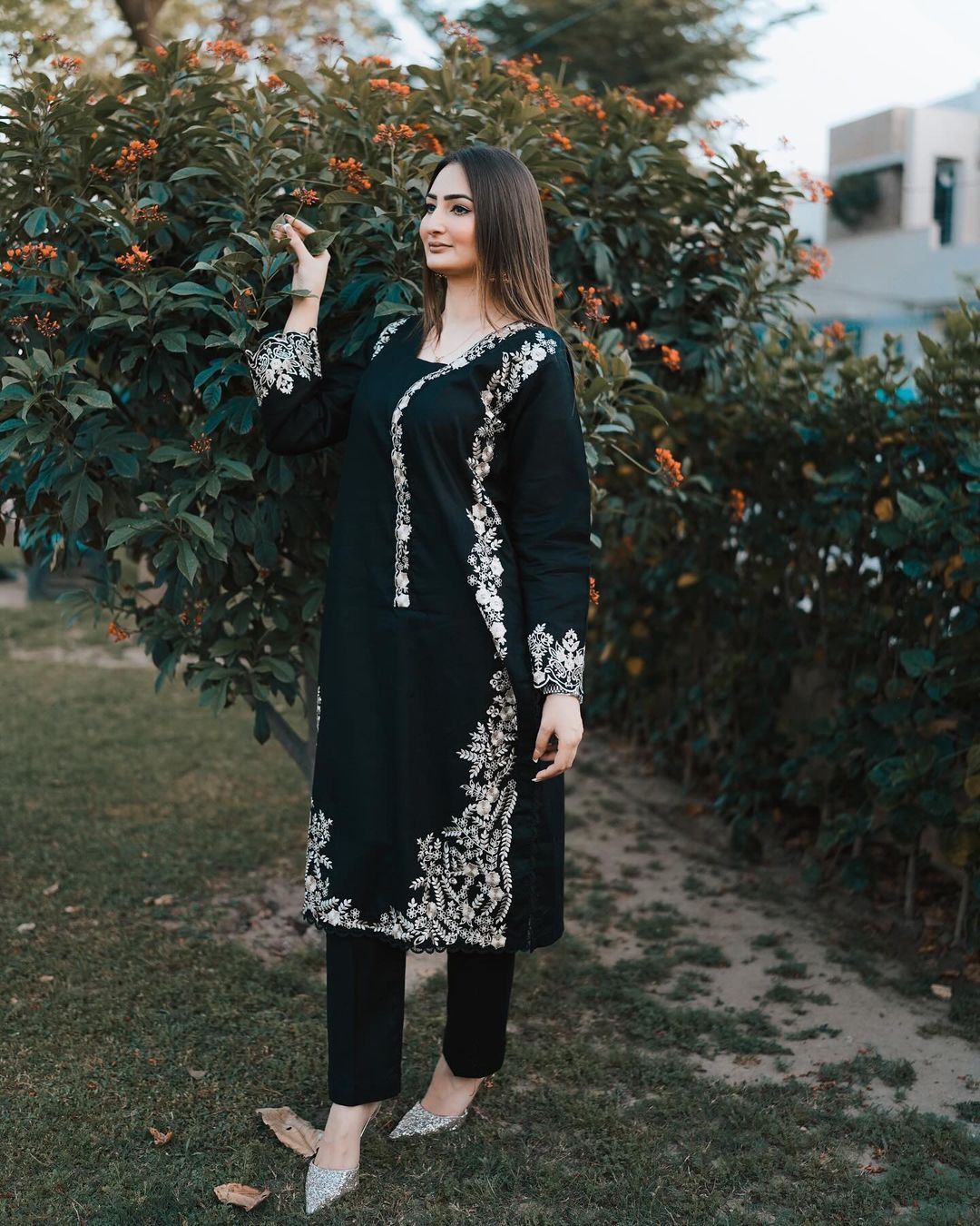 LLULUSAR EMBROIDERED DHANAK 2PC UNSTICHED