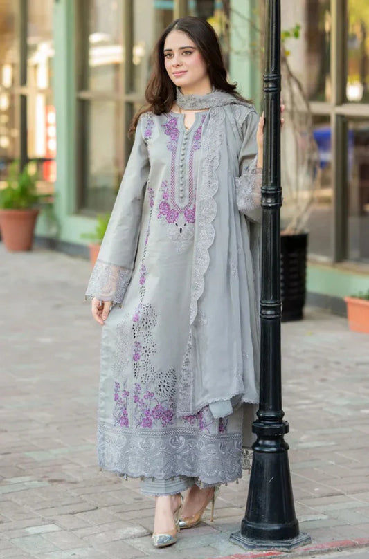 Baroque-Embroidered three piece suite with sleeves embroidered & dupatta patch unstiched
