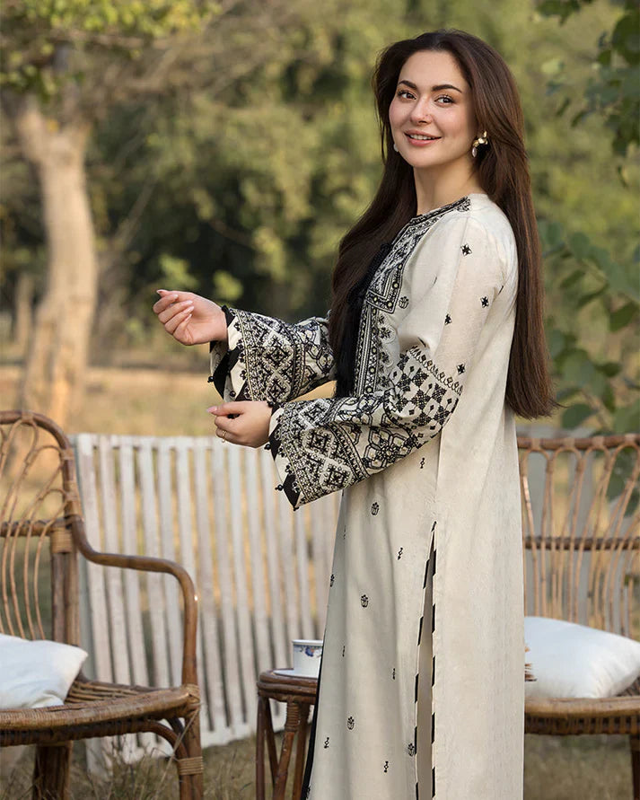 Qalamqar Embroidered Dhanak Three Piece unstiched