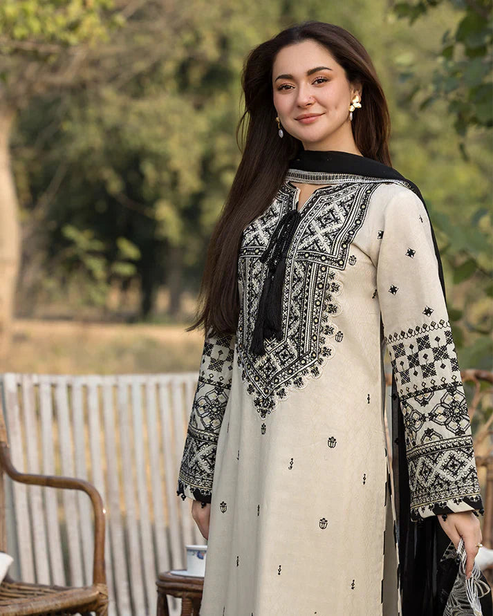 Qalamqar Embroidered Dhanak Three Piece unstiched