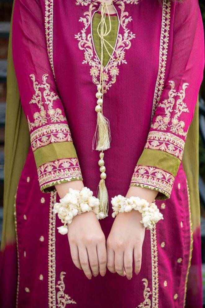OMAL BY KOMAL - 3PC EMBROIDERED LAWN SHIRT WITH BAMBAR DUPPATA AND  TROUSER