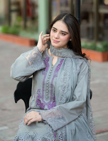 Baroque-Embroidered three piece suite with sleeves embroidered & dupatta patch unstiched