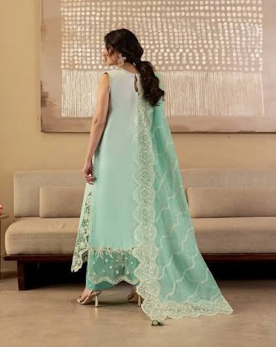 MAHNUR EMBROIDERED LAWN 3PC UNSTICHED